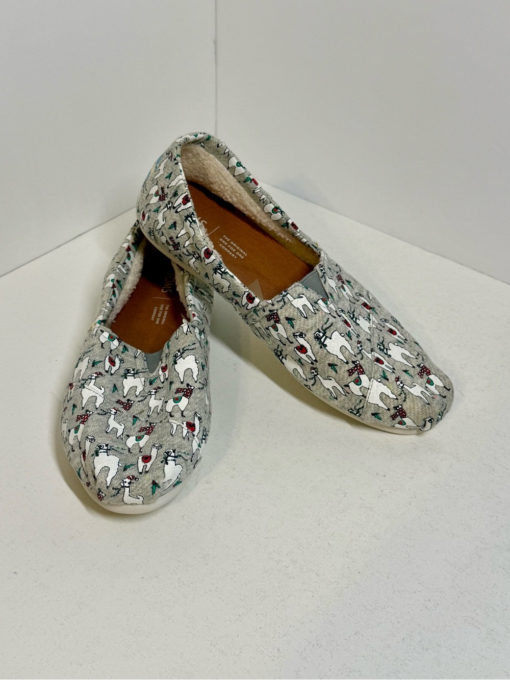 Toms Fa-La-llama Holiday Grey Slip-On Shoes with Red‎ & Green Llama Print